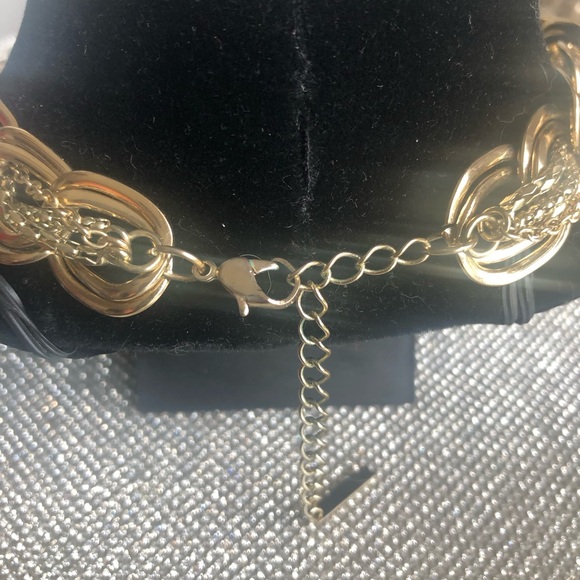 Ladies Pearl Statement piece choker - Picture 4 of 4